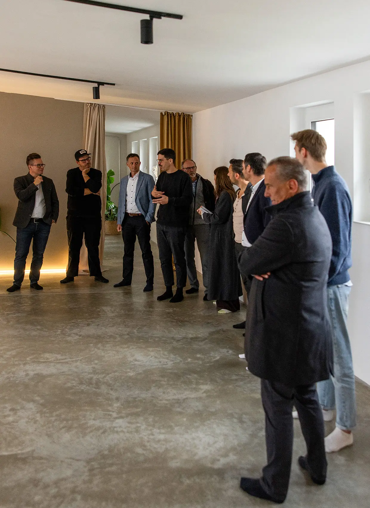 Presseführung der Opening des neuen Areals im Jogastudio.